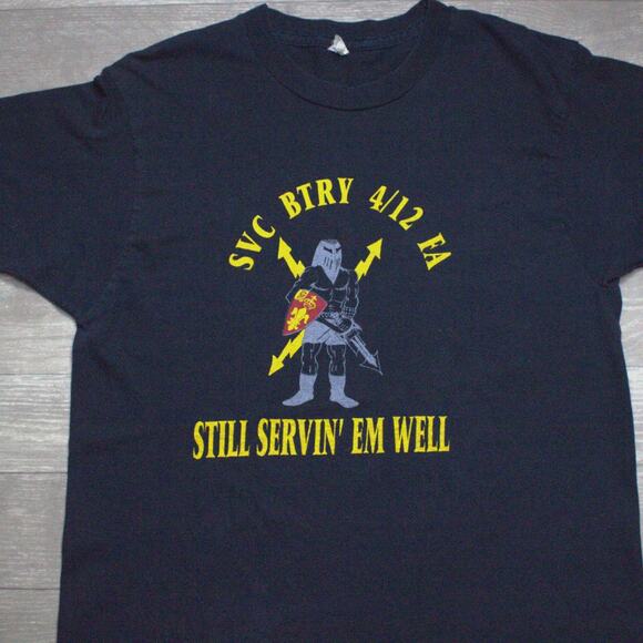 Vintage SVC BTRY 4/12 Still Servin Em Well T-Shirt Size M - Picture 1 of 4